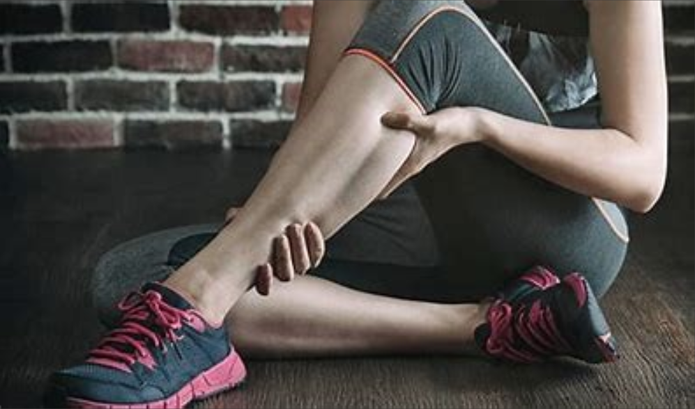   Los calambres nocturnos afectan a millones y podrían ser señal de deshidratación, deficiencia de minerales o mala postura al dormir